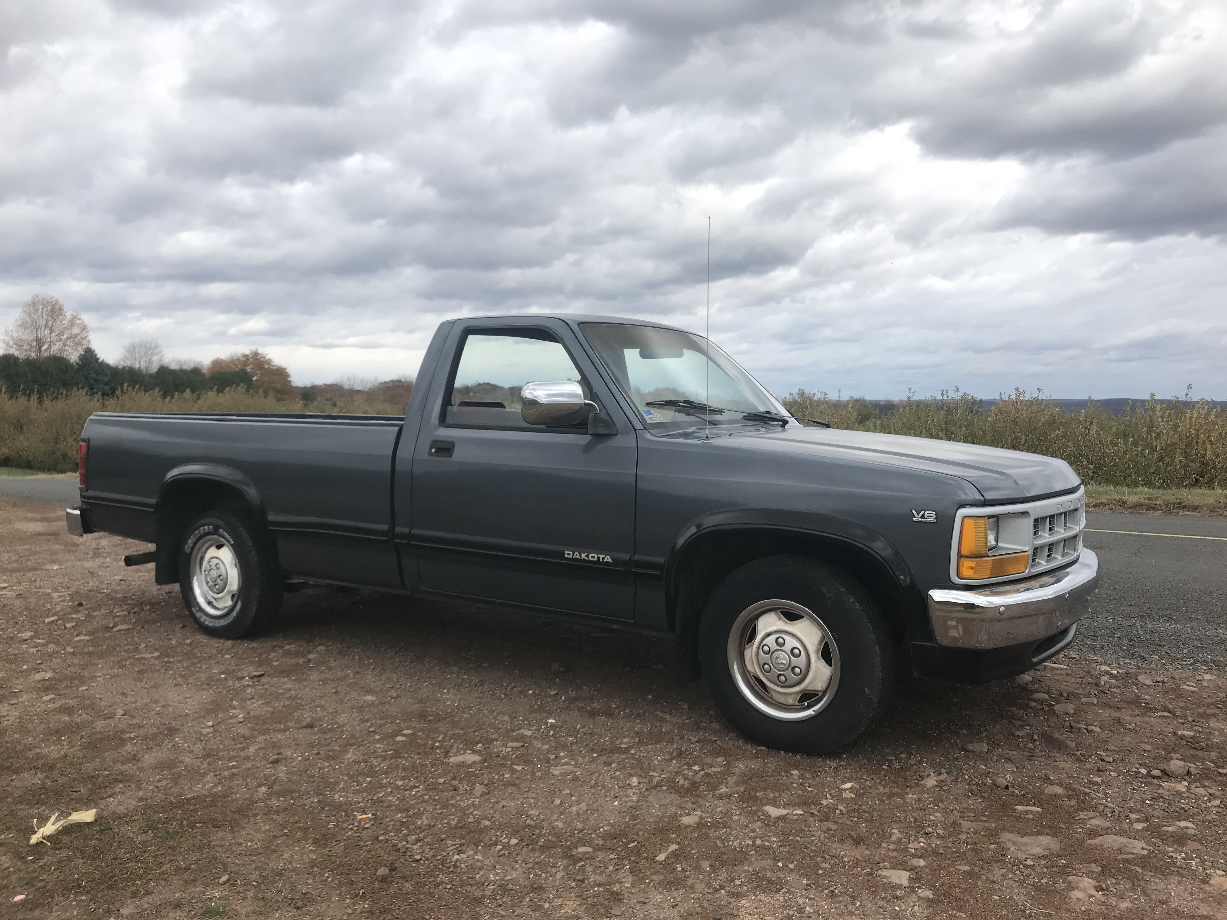 1991 Dodge Dakota Pickup ONE OWNER 117K 8 foot bed and roomy bench seating NICE — photo 8